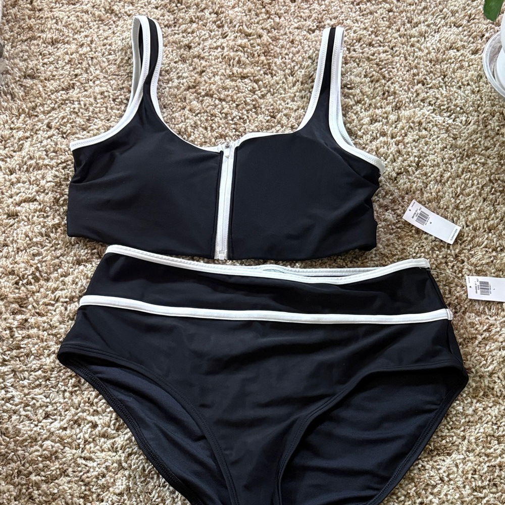 Old Navy NWT Black and White Bikini Set - medium top & large bottom